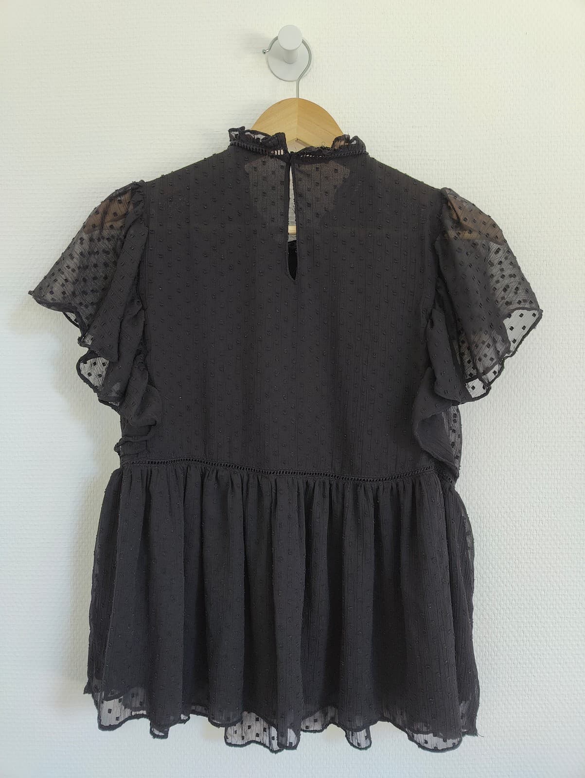 Blouse noire en plumetis brodée fleurs Zara – Taille M — photo 3
