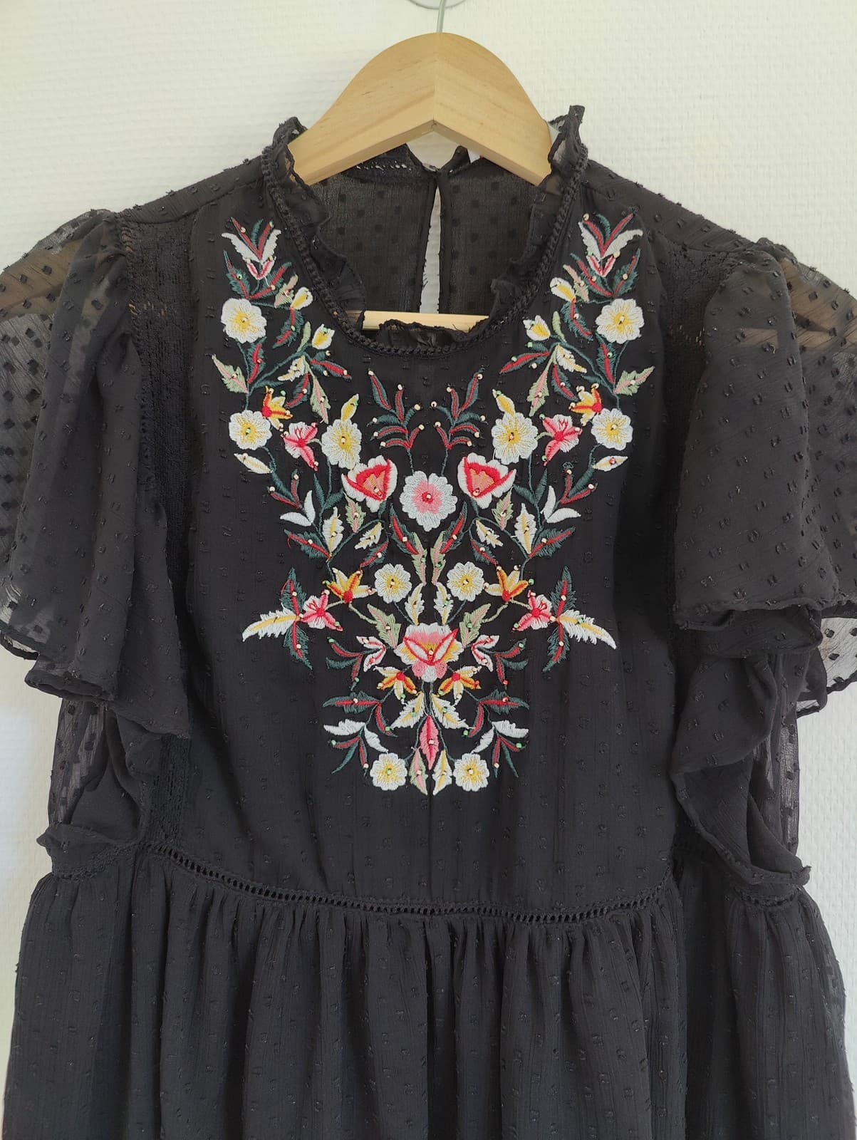 Blouse noire en plumetis brodée fleurs Zara – Taille M — photo 2
