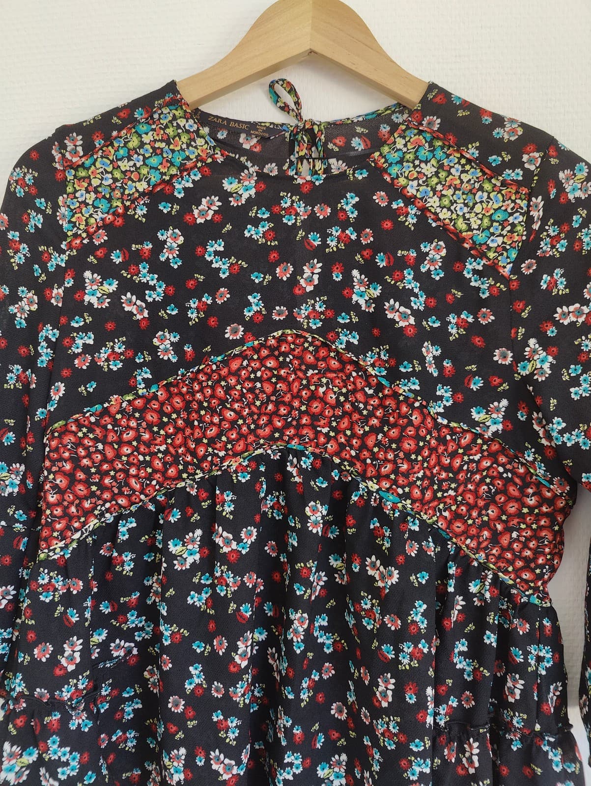 Blouse fleurie patchwork noire Zara – Taille S — photo 2