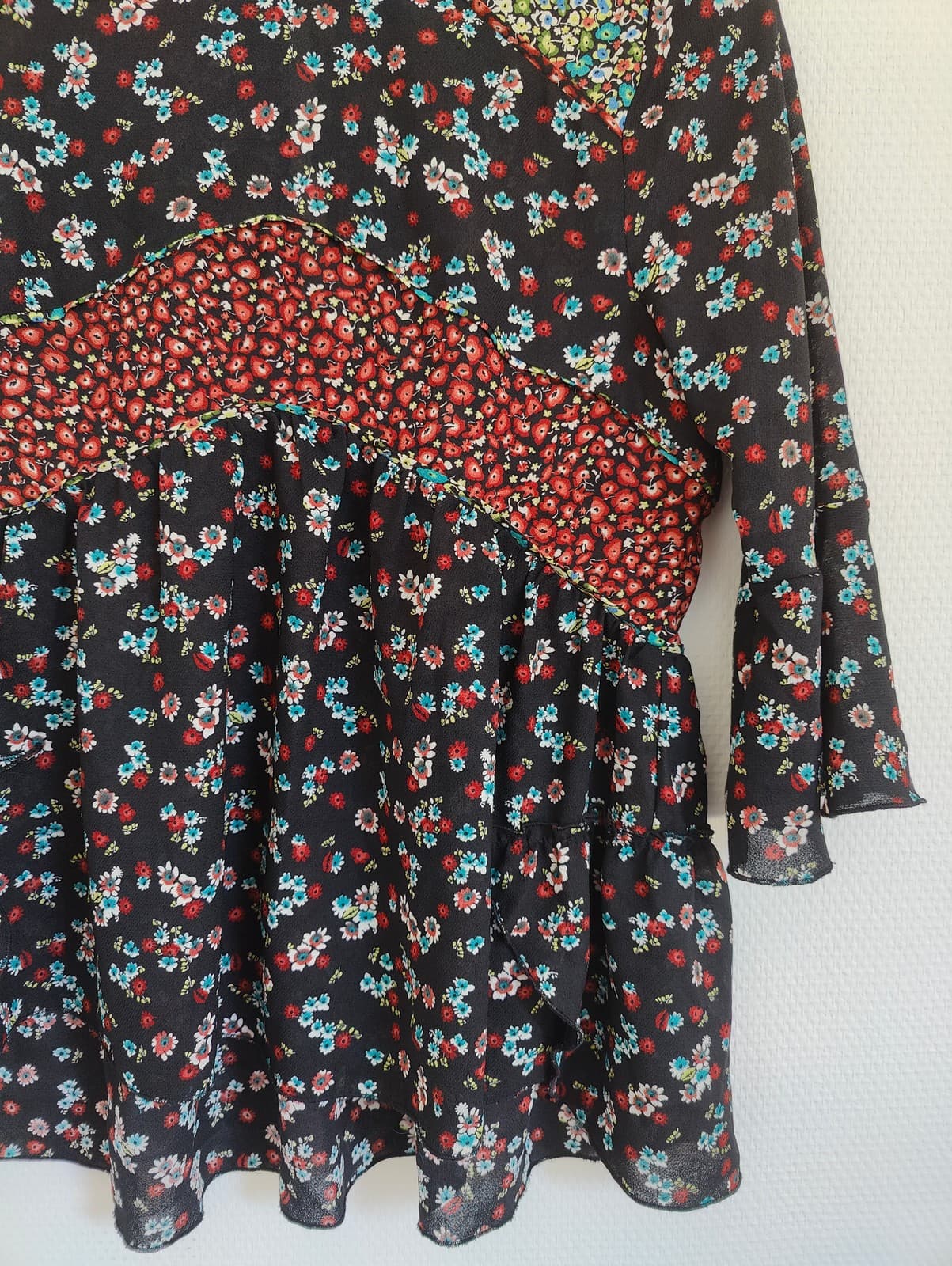 Blouse fleurie patchwork noire Zara – Taille S — photo 3