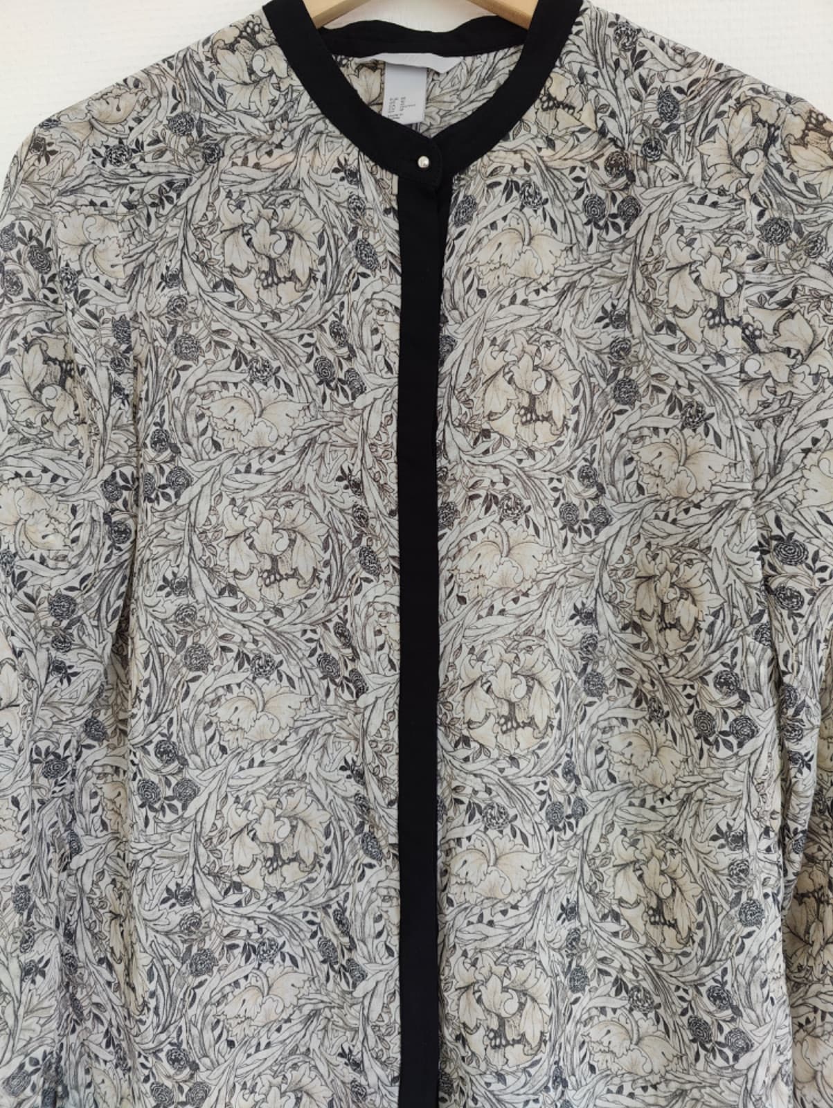Blouse imprimée floral noir et beige H&M – Taille 40 — photo 2