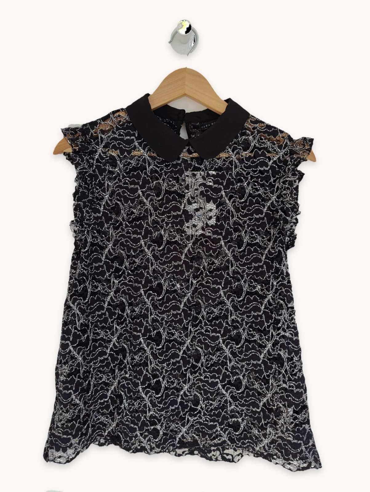 Top de renda preta com gola Peter Pan Zara – Tamanho L