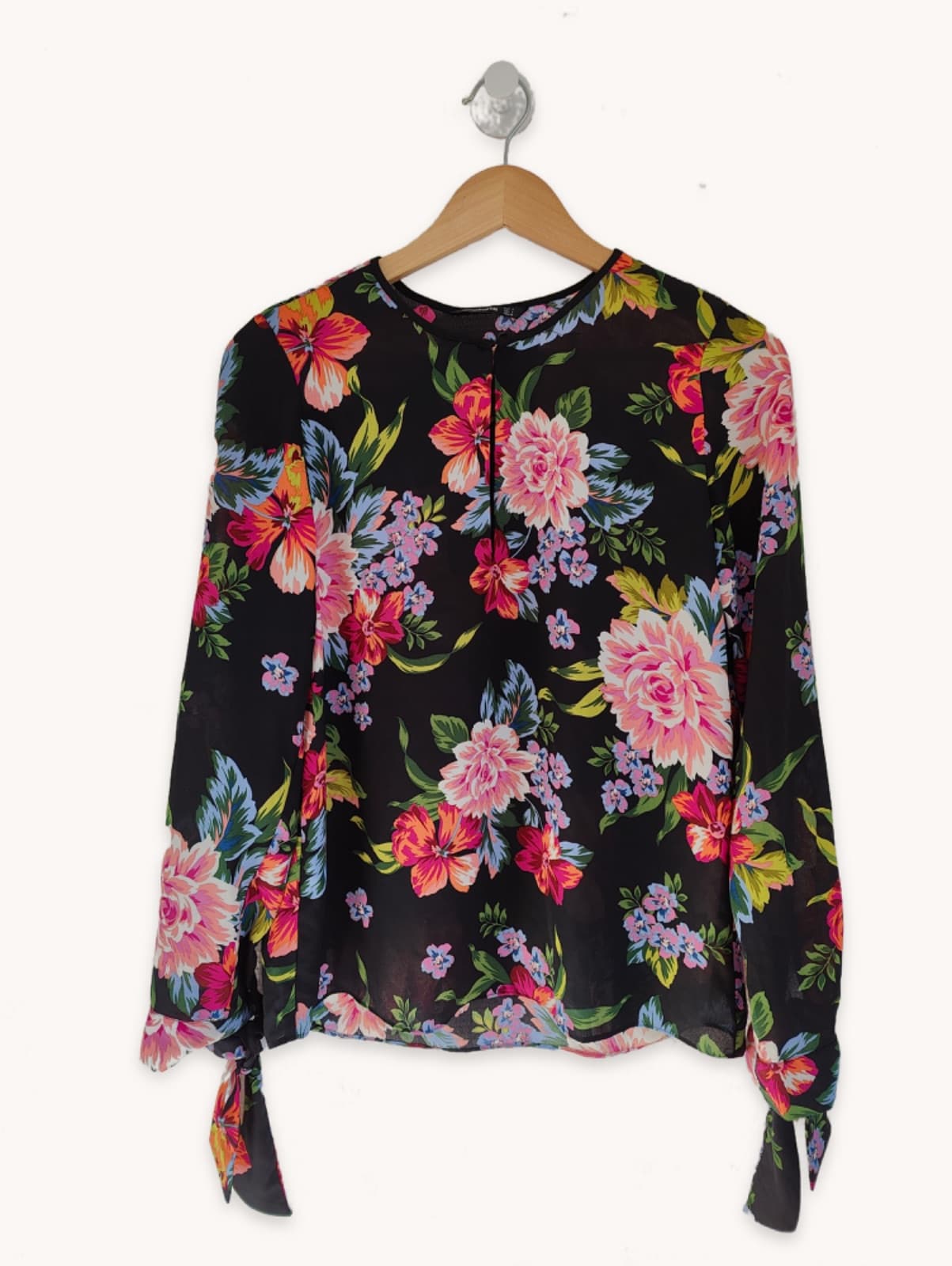 Blusa fluida com padrão floral Stradivarius – Tamanho S