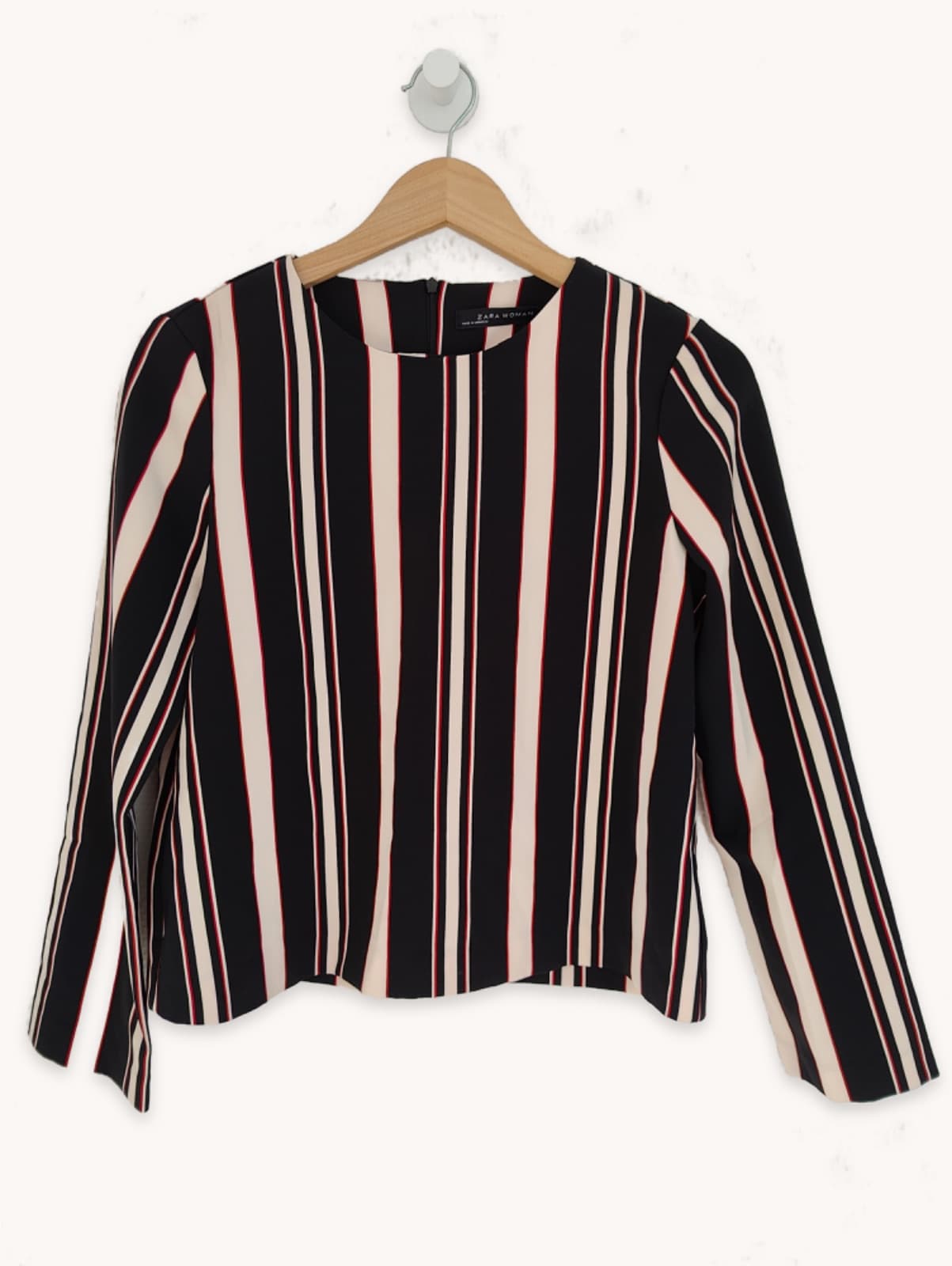 Blusa Zara às riscas preto e cru – Tamanho S
