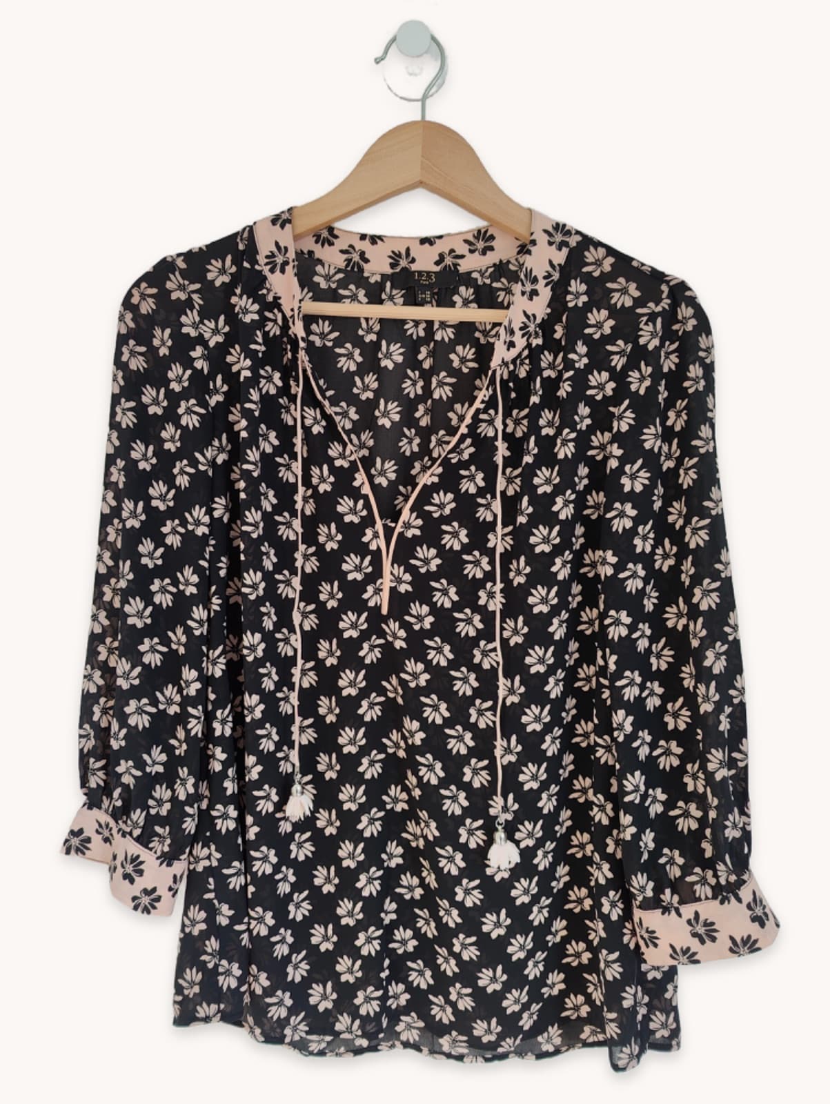Blouse noire à fleurs blanches 1.2.3 Paris – Taille 36 — photo 1
