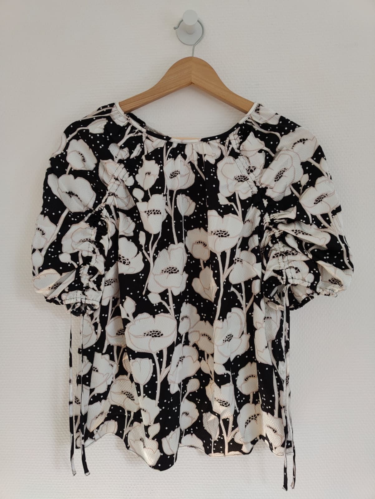 Blouse fleurie noire et crème Ted Baker – Taille 1 — photo 5