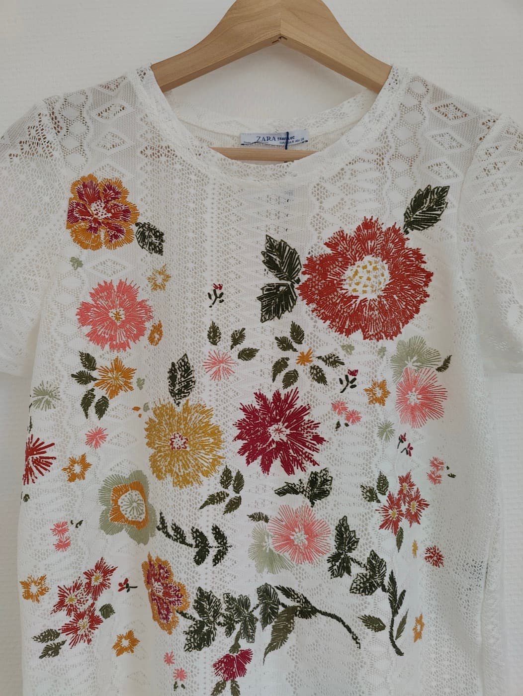 T-shirt en dentelle brodé fleurs Zara – Taille M — photo 2