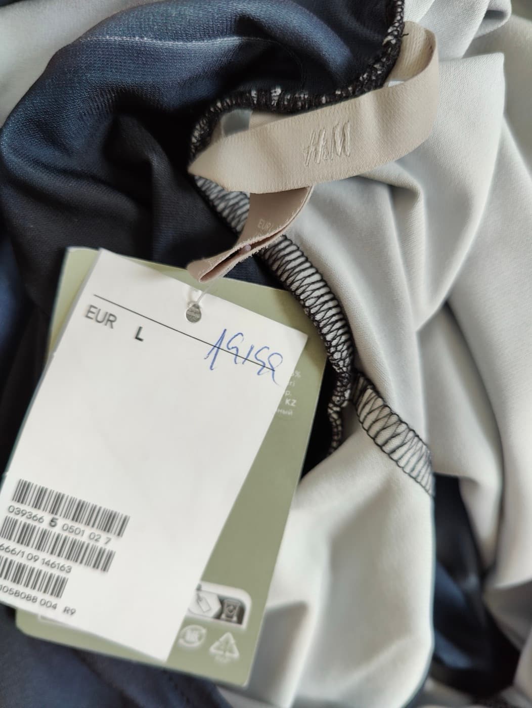 Robe col montant à imprimé tie-dye H&M – Taille L — photo 5