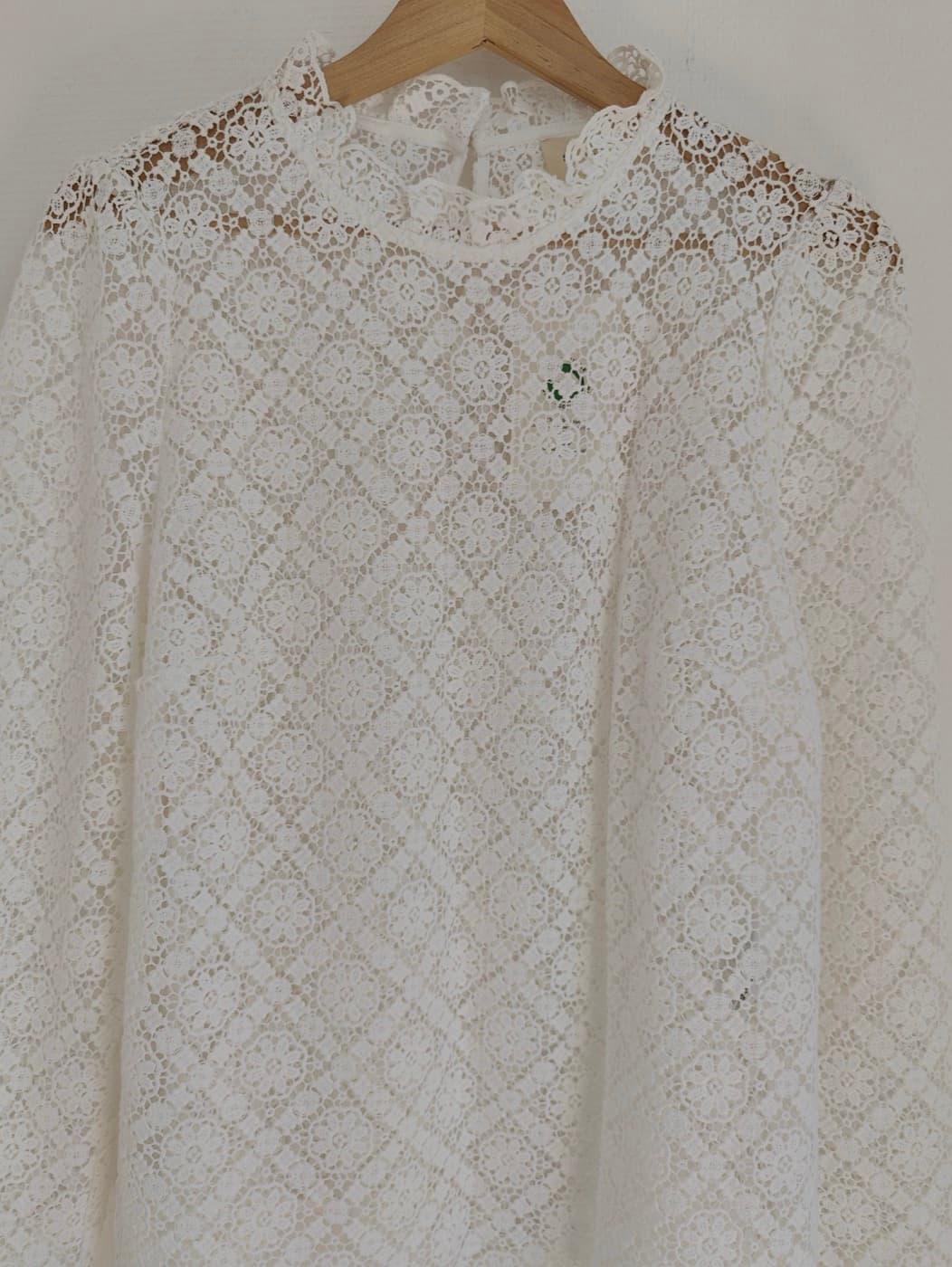 Blouse en dentelle col montant Sézane – Taille 42 — photo 2