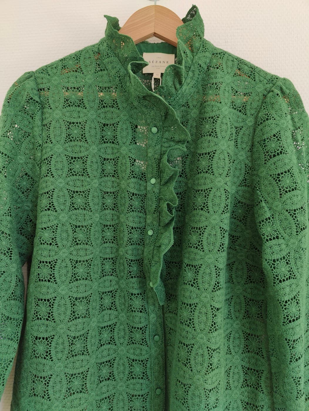 Chemise verte en dentelle à col montant Sézane – Taille 42 — photo 2