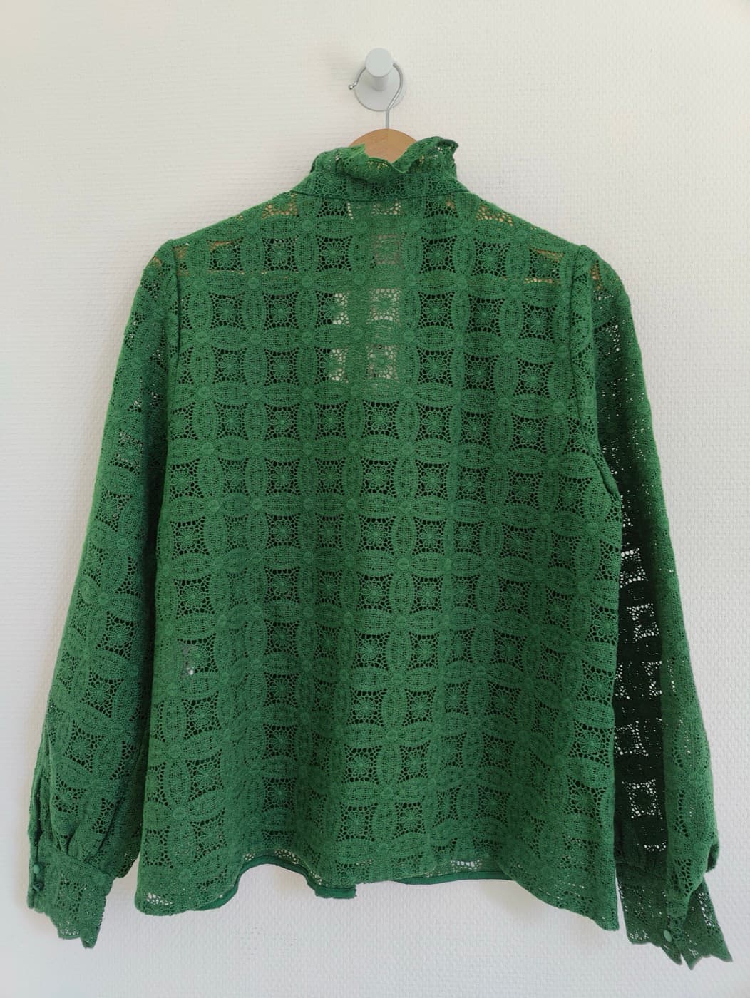 Chemise verte en dentelle à col montant Sézane – Taille 42 — photo 4