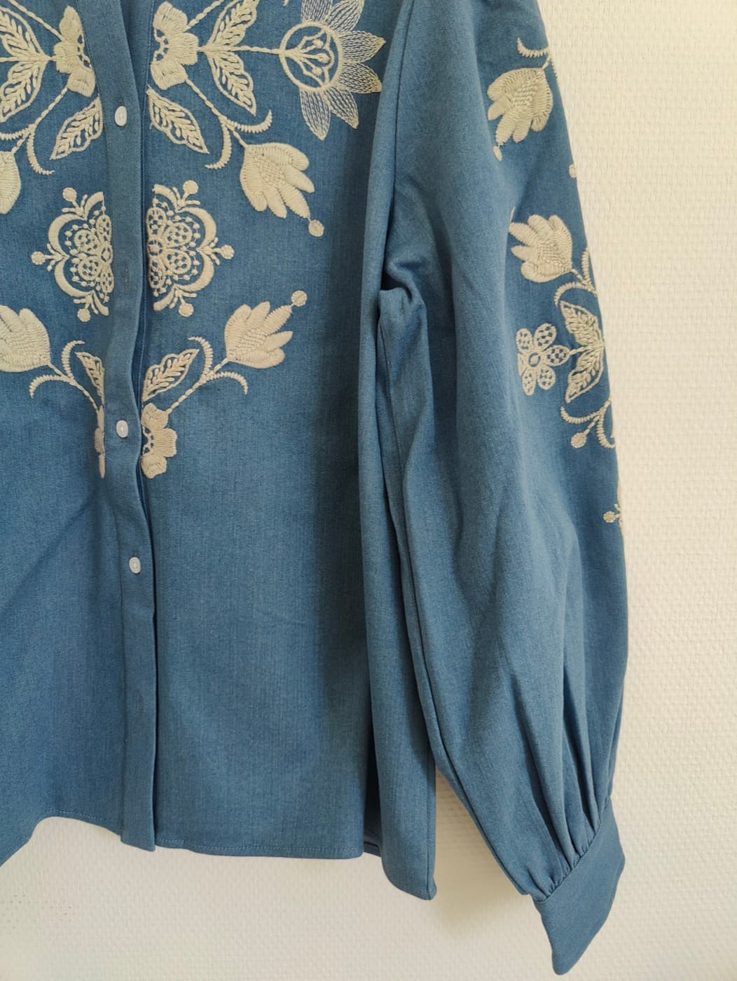 Blouse en chambray brodée Sézane – Taille 40 — photo 2