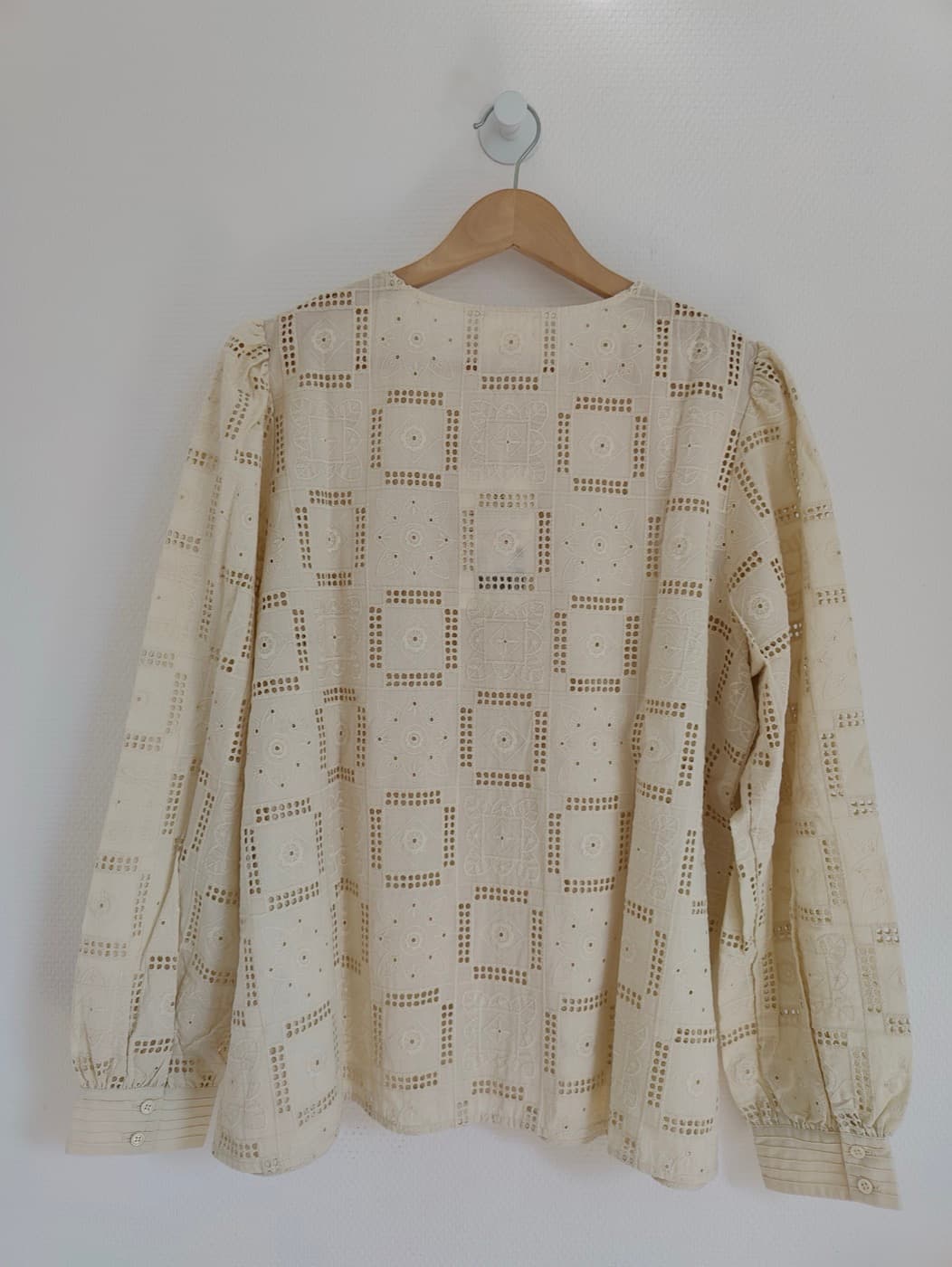 Blouse Sézane écrue en broderie anglaise – Taille 46 — photo 4