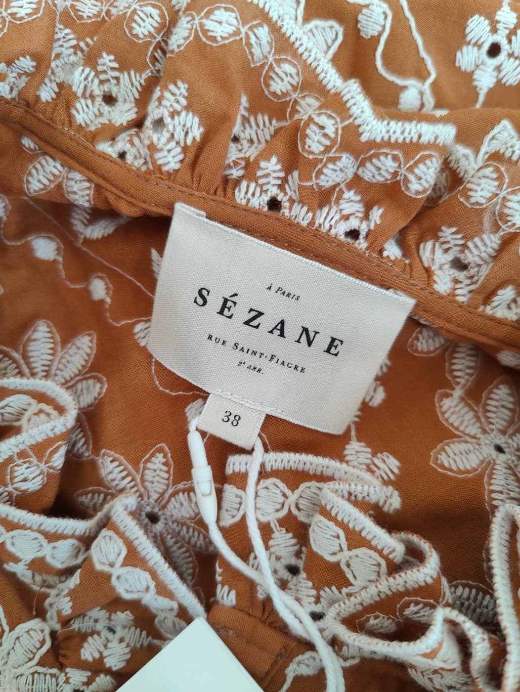 Chemise Sézane camel à broderies florales  – Taille 38 — photo 5