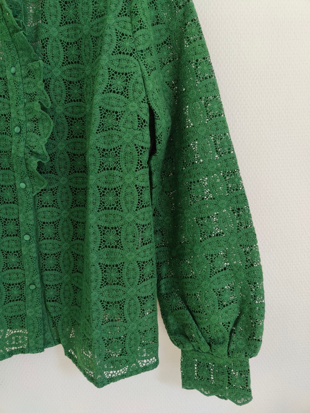 Chemise verte Sézane en dentelle ajourée – Taille 44 — photo 3