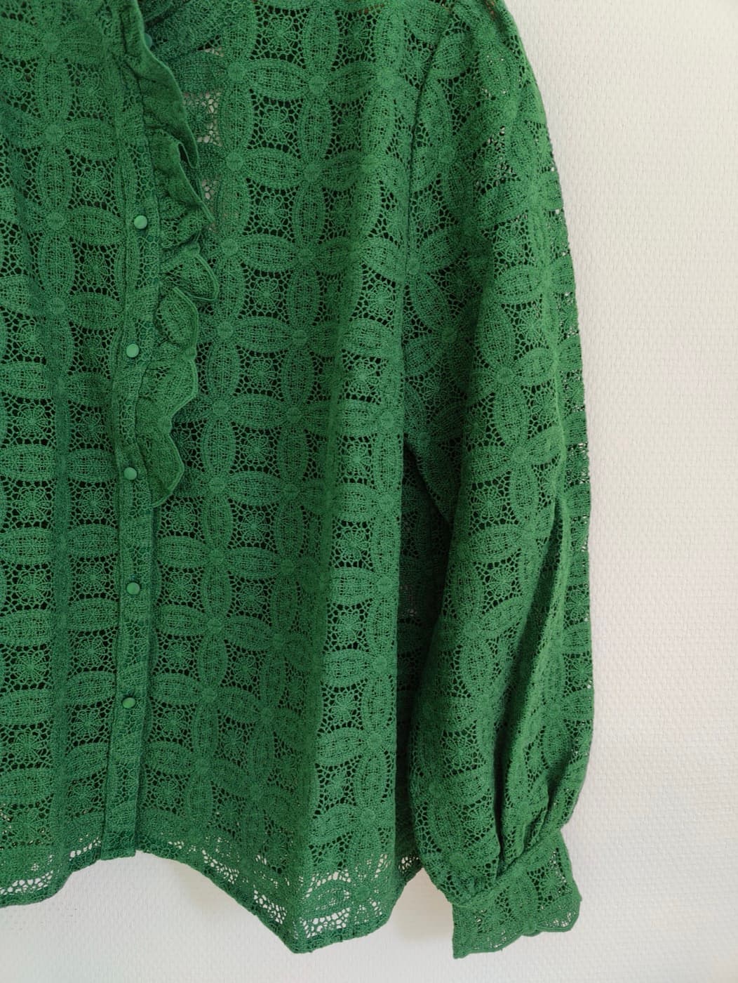 Chemise verte Sézane en dentelle ajourée – Taille 46 — photo 3