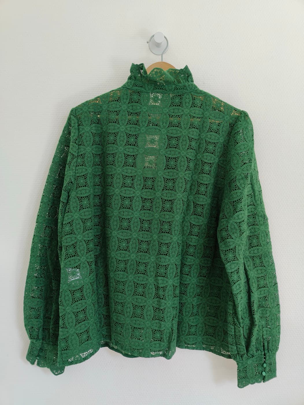 Chemise verte Sézane en dentelle ajourée – Taille 46 — photo 4