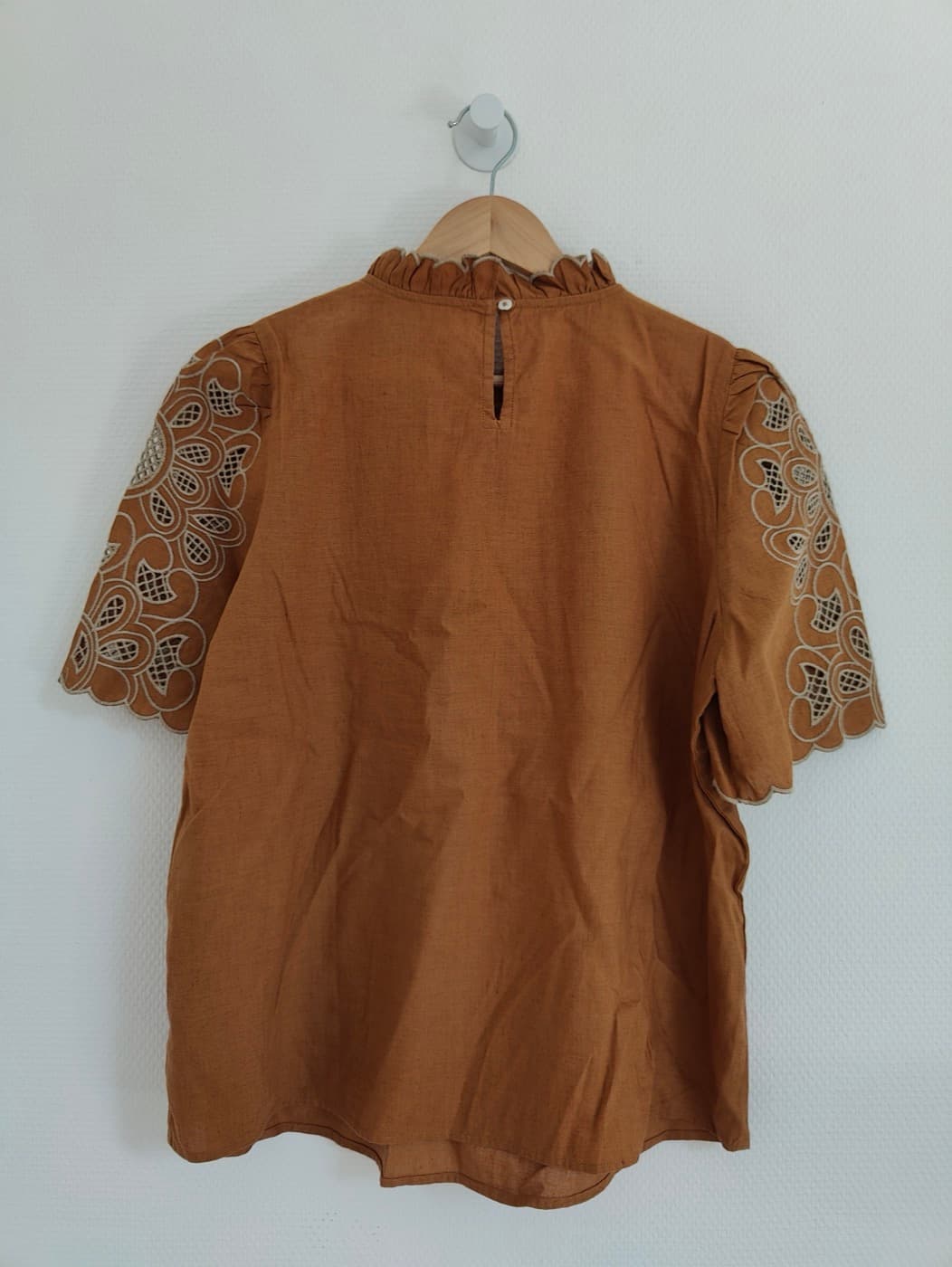 Blouse Sézane en lin brodé camel – Taille 42 — photo 4