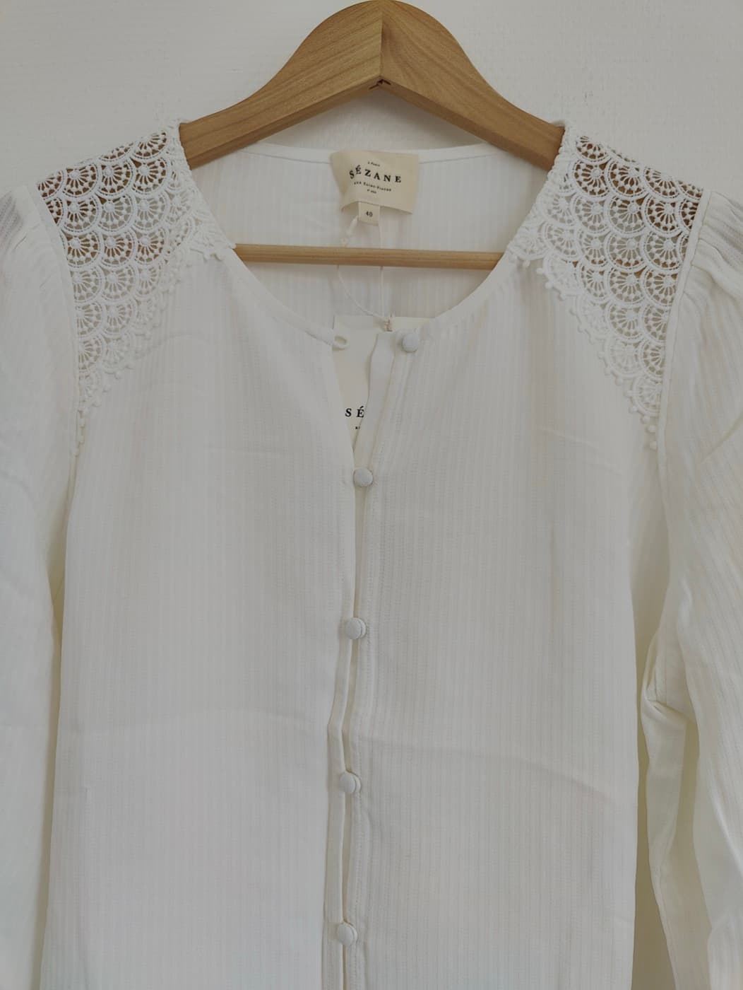 Blouse Sézane blanche à détails en dentelle – Taille 40 — photo 2
