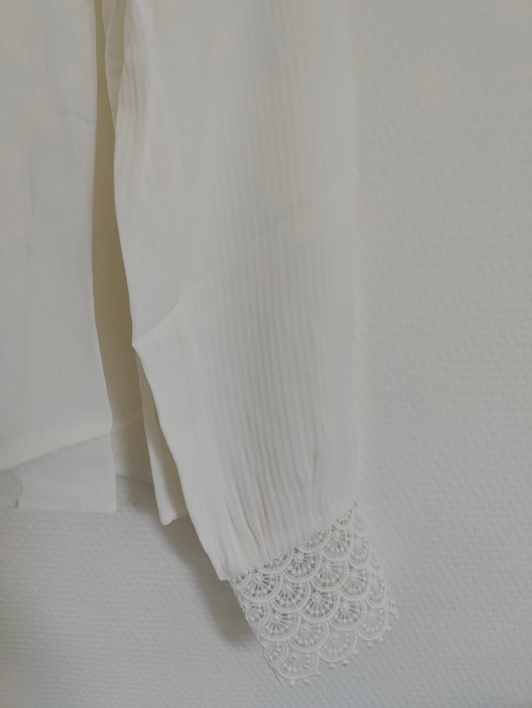 Blouse Sézane blanche à détails en dentelle – Taille 40 — photo 3