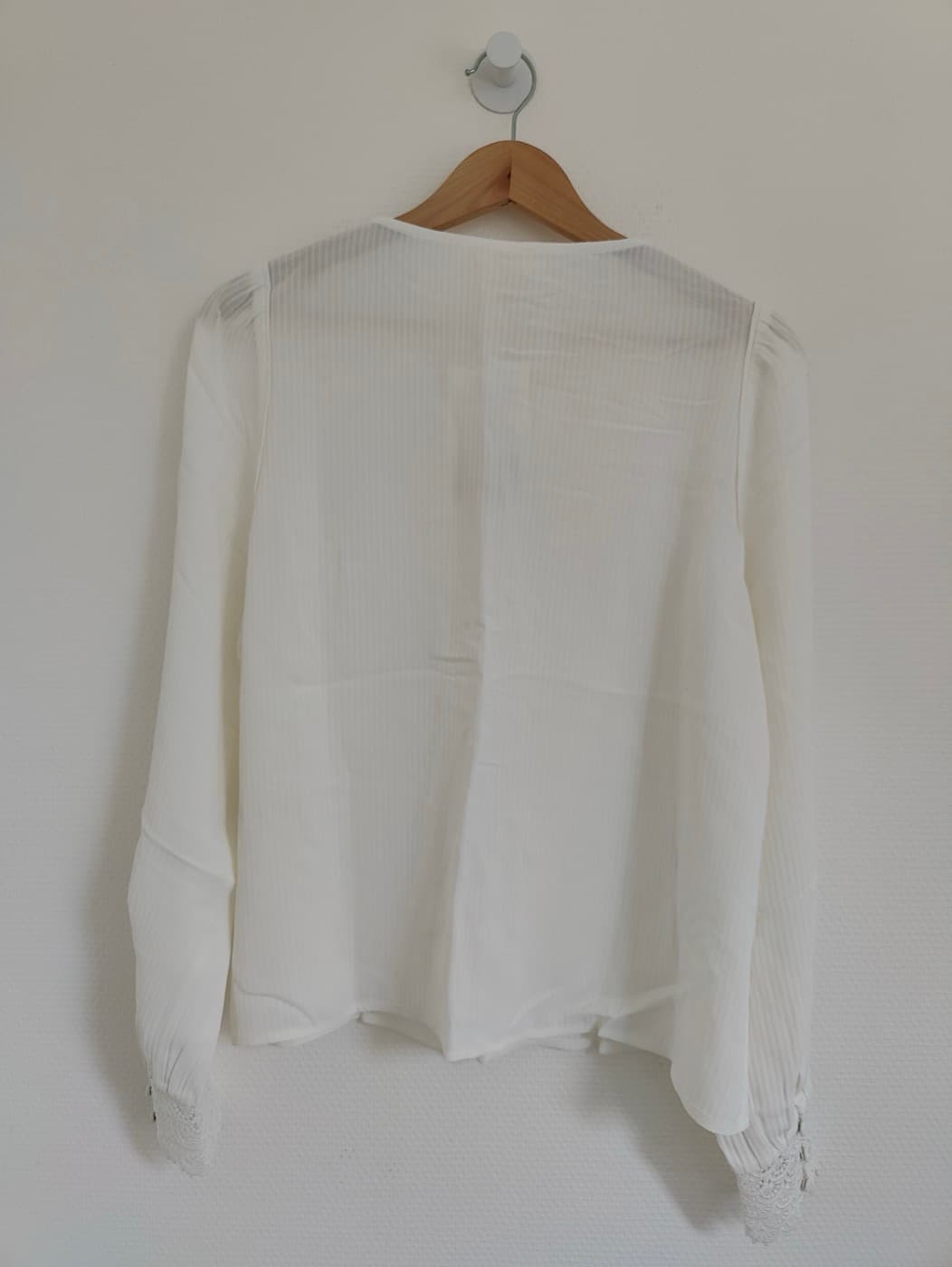 Blouse Sézane blanche à détails en dentelle – Taille 40 — photo 4