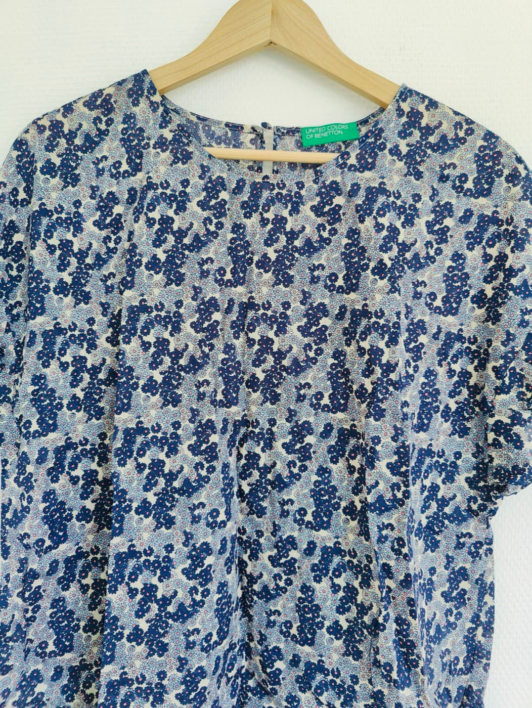 Top Benetton à imprimé marguerites bleues – Taille M — photo 2