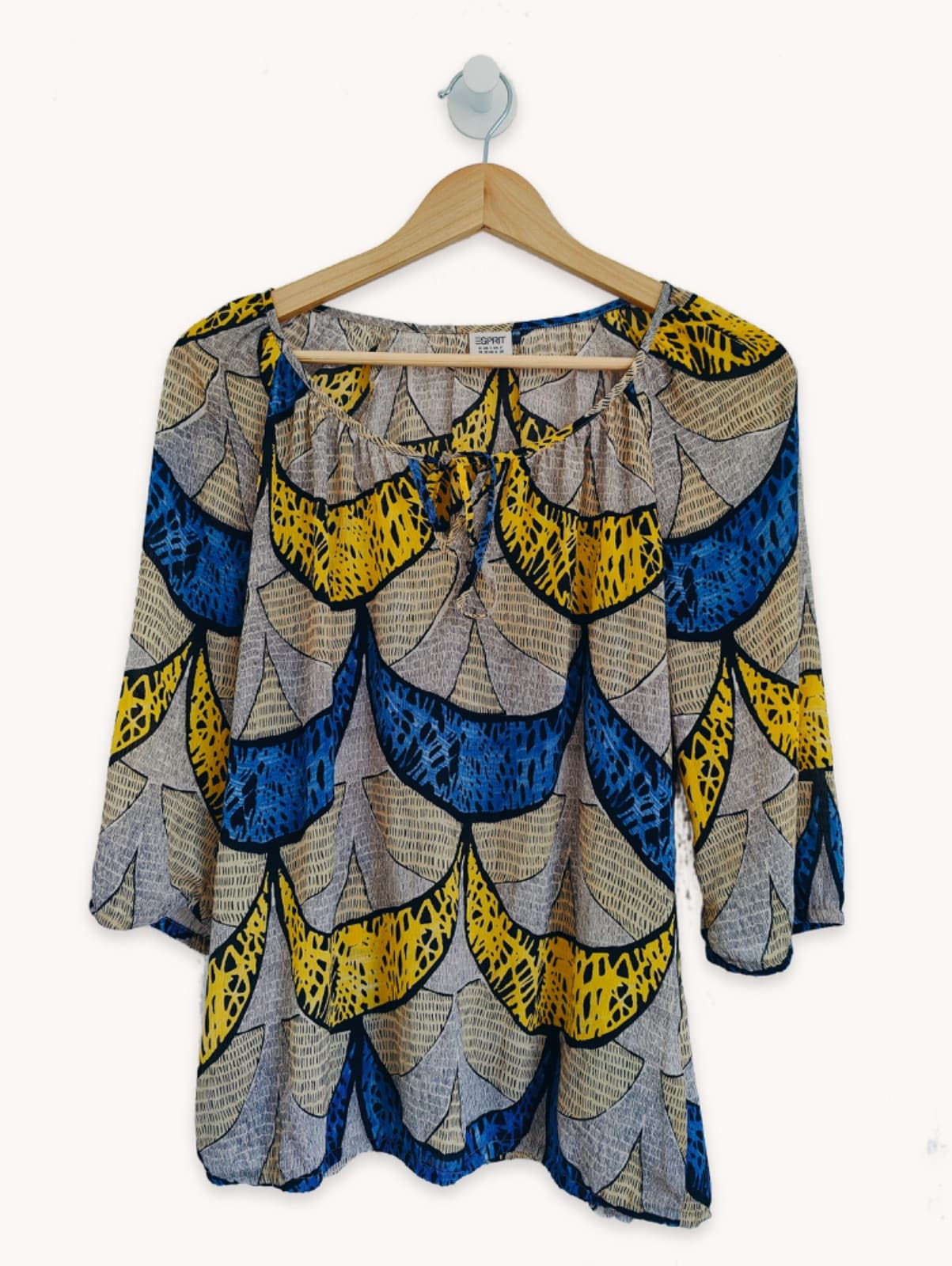 Fließendes Esprit-Top mit grafischem Print – Größe 38