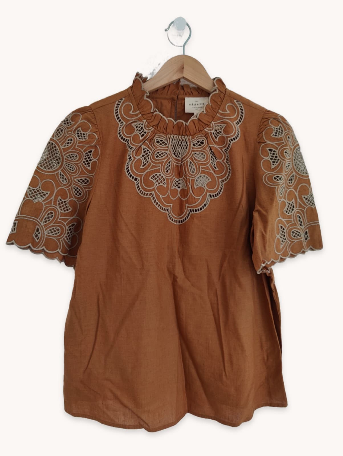 Blouse Sézane en lin brodé camel – Taille 42 — photo 1