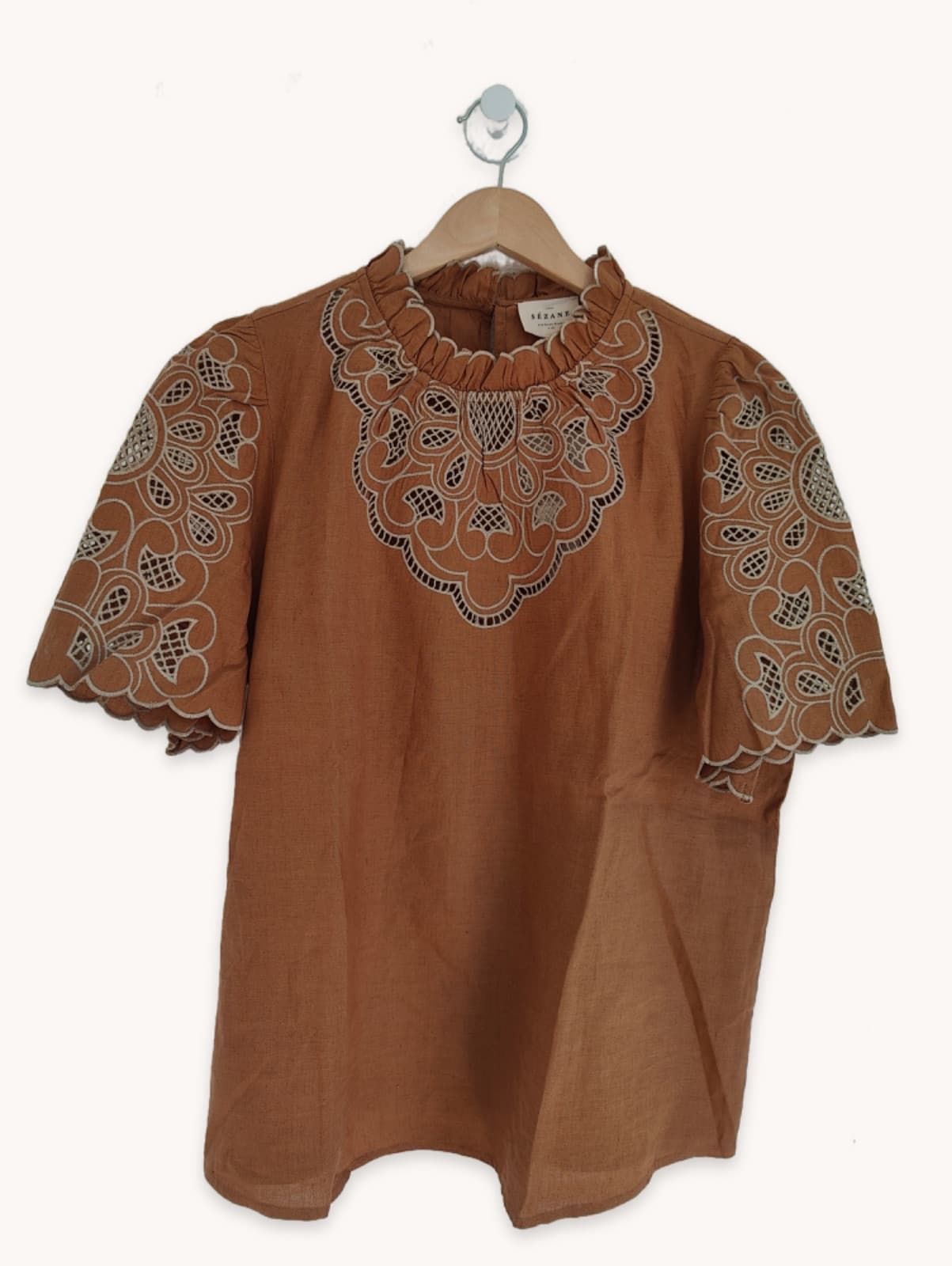 Blouse Sézane camel à broderies écrues – Taille 46 — photo 1