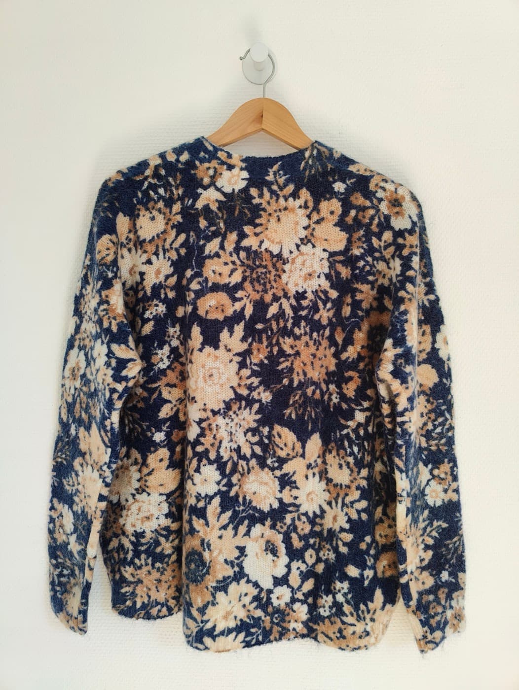 Pull Sézane à imprimé floral bleu et beige – Taille L — photo 4