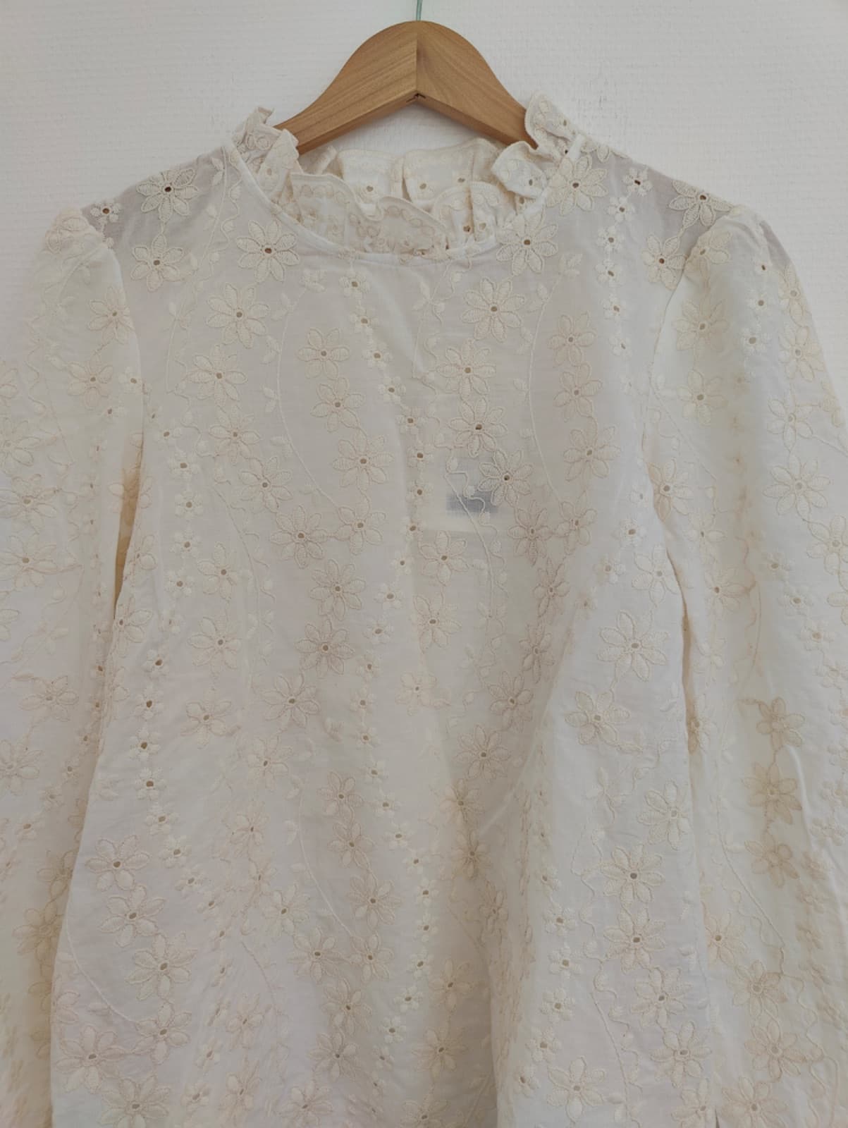 Blouse écrue en broderie anglaise à fleurs – Taille 44 — photo 2