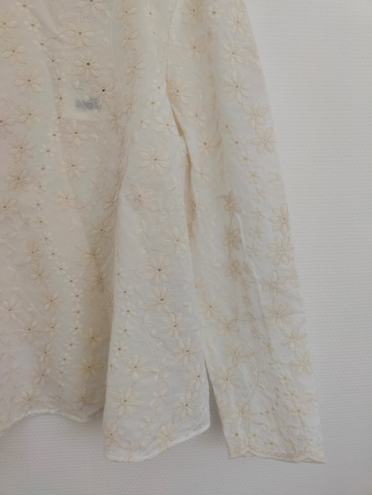Blouse écrue en broderie anglaise à fleurs – Taille 44 — photo 3