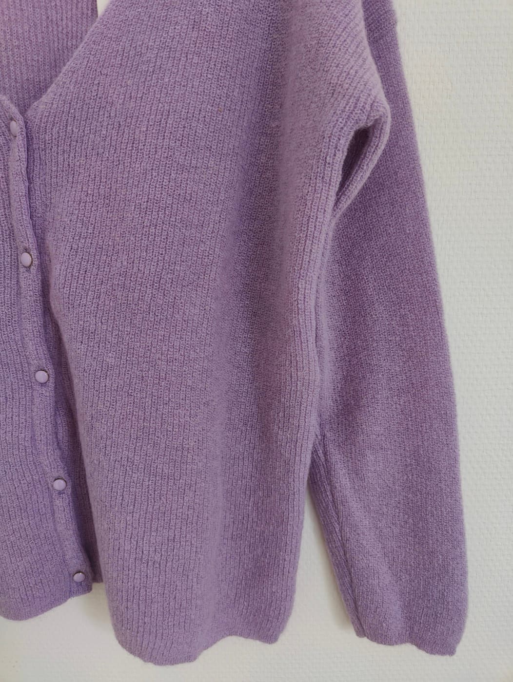 Gilet Sézane en maille douce lilas à col V – Taille M — photo 3
