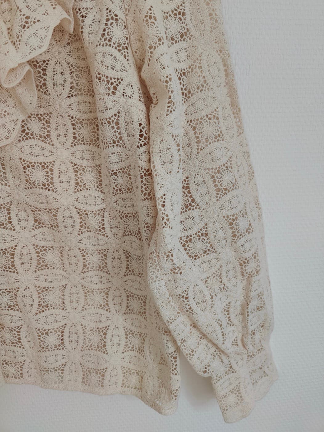 Chemise Sézane en dentelle à volants – Taille 38 — photo 3