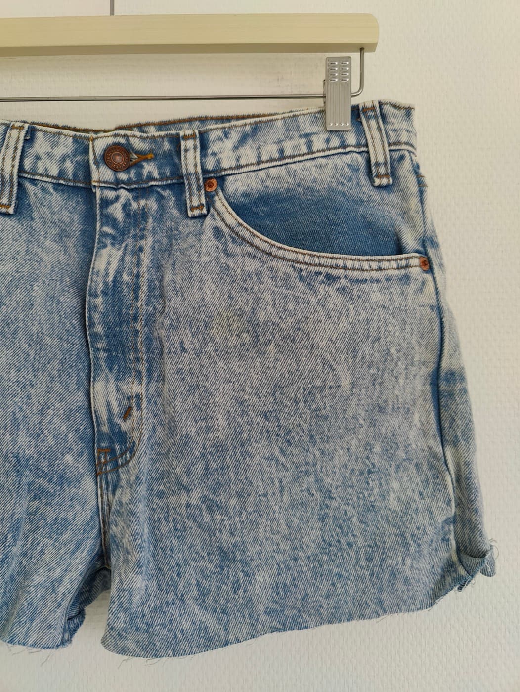 Short en jean Levi's délavé – Taille W33 — photo 3