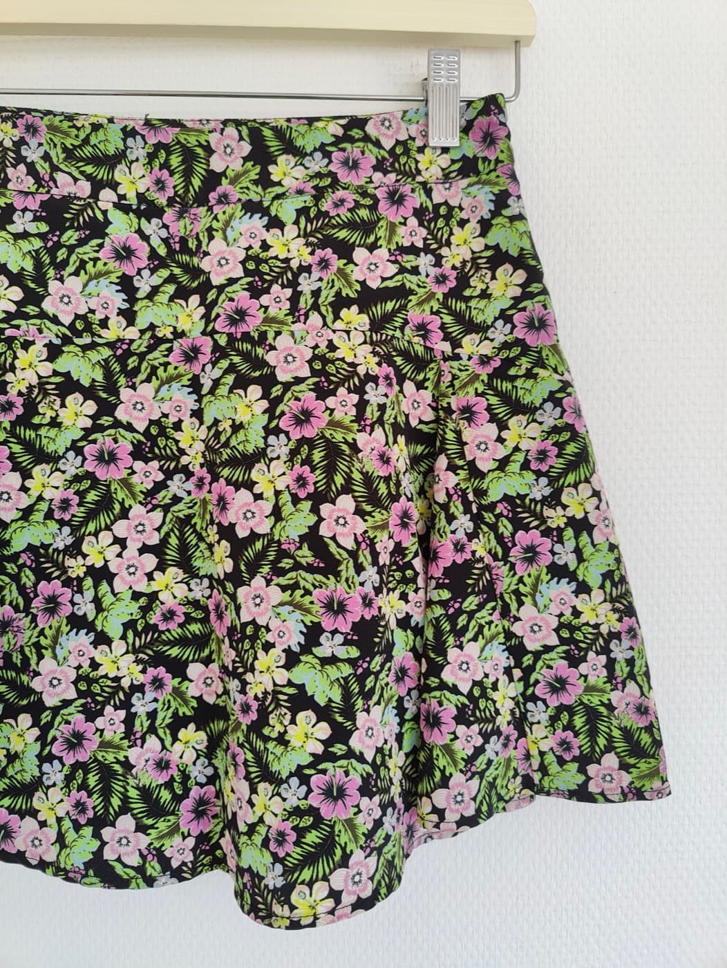 Jupe patineuse Zara à imprimé tropical – Taille M — photo 2