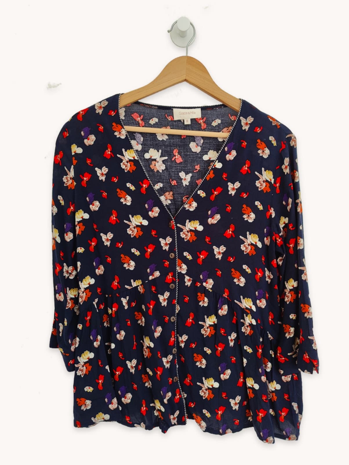 Grace & Mila blouse met marineblauwe bloemenprint – Maat M