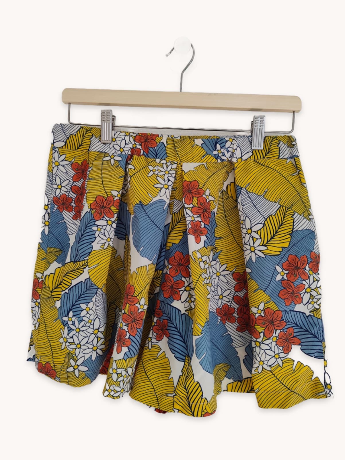 ClpShop shorts in tropical print – Size L